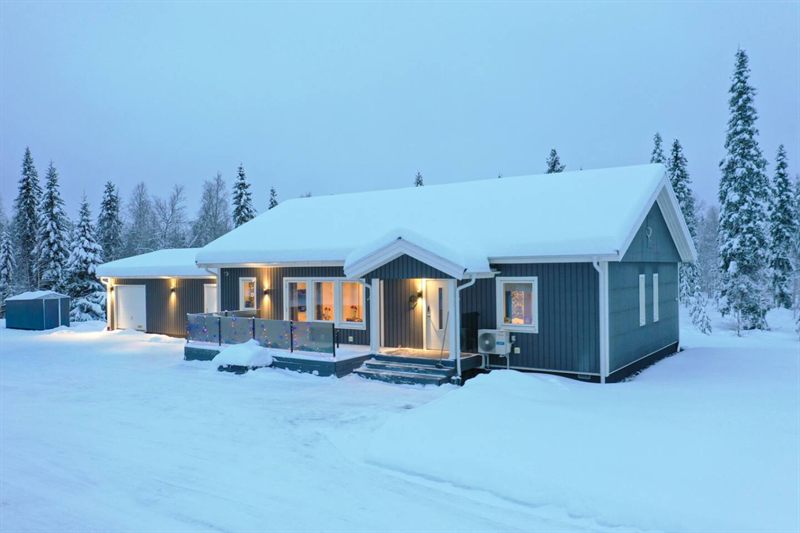 Luxury Lakeside Villa, villa in Rovaniemi, Finland
