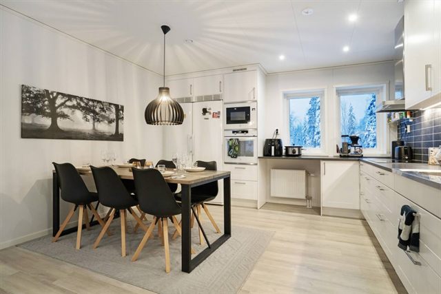 Luxury Lakeside Villa, photo 5